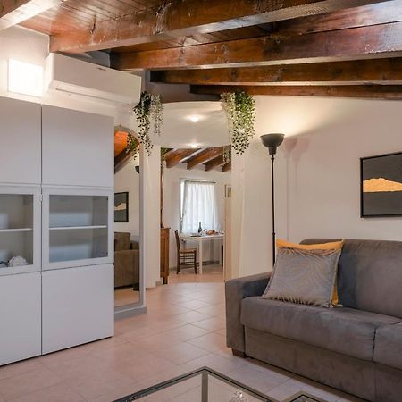 Lovely Mansard Iseo Portelle Holiday With Private Parking And Bike Storage 외부 사진