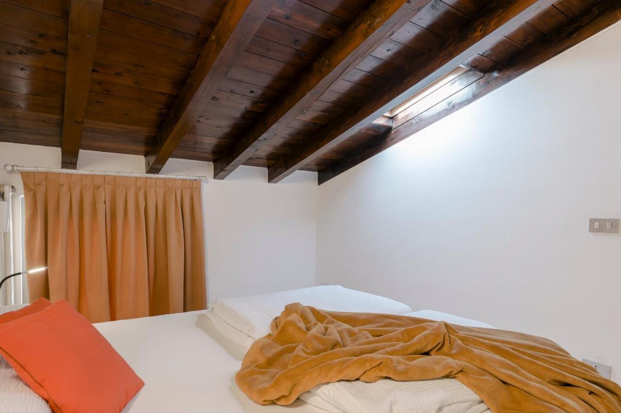 Lovely Mansard Iseo Portelle Holiday With Private Parking And Bike Storage 외부 사진